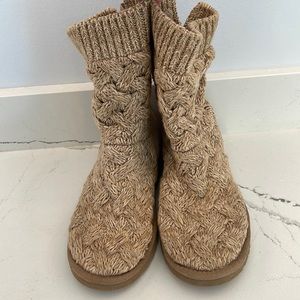 UGG Sweater Lace up boots